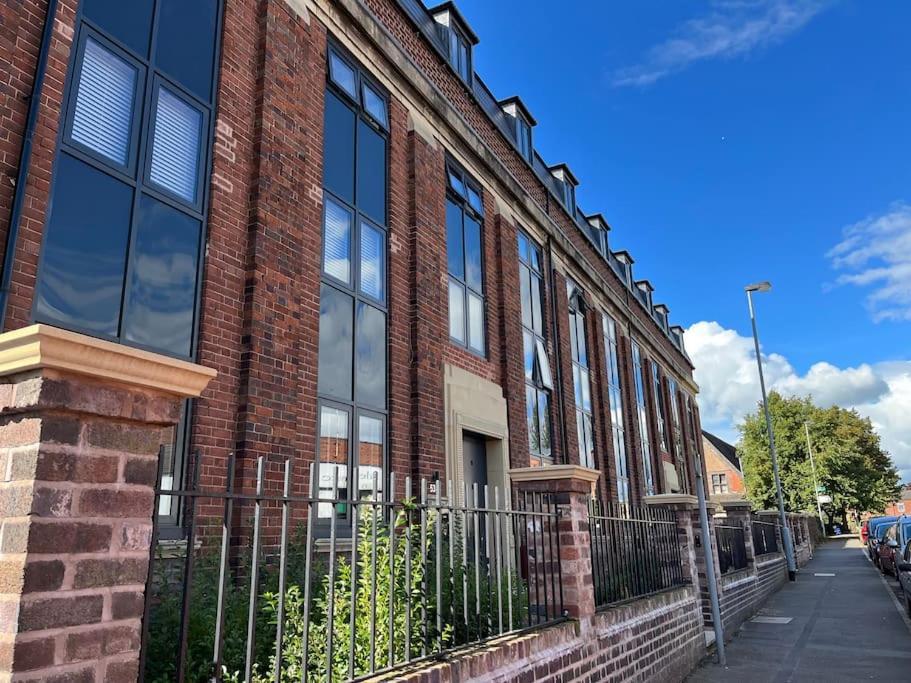 No5 At 53 - 2 Bed Apartment In Leek, Staffs Peak District Exterior foto